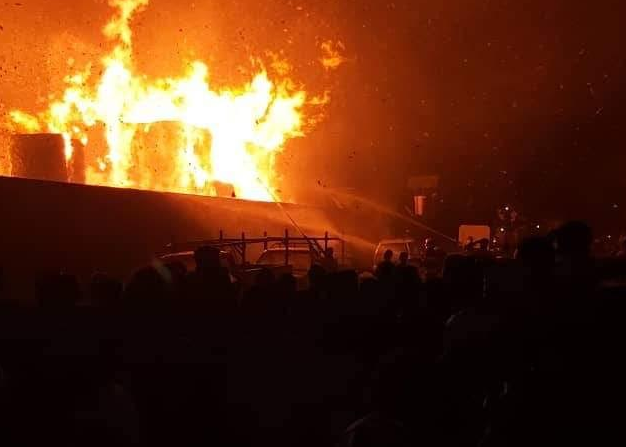 INCENDIE À "LA ROCHETTE": Combat épique entre les pompiers et les flammes