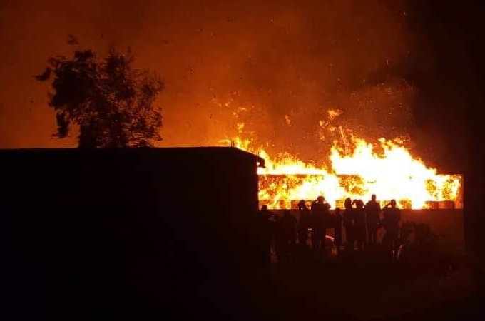 INCENDIE À "LA ROCHETTE": Combat épique entre les pompiers et les flammes